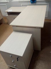 Белая офисная мебель